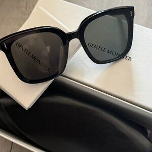 Like New Gentle Monster FRIDA Sunglasses Black 01 Oversized
